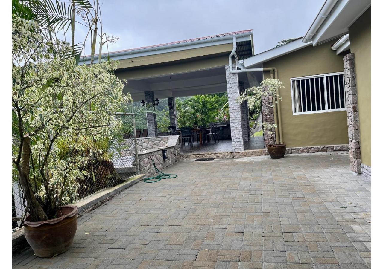 Holiday Villa *