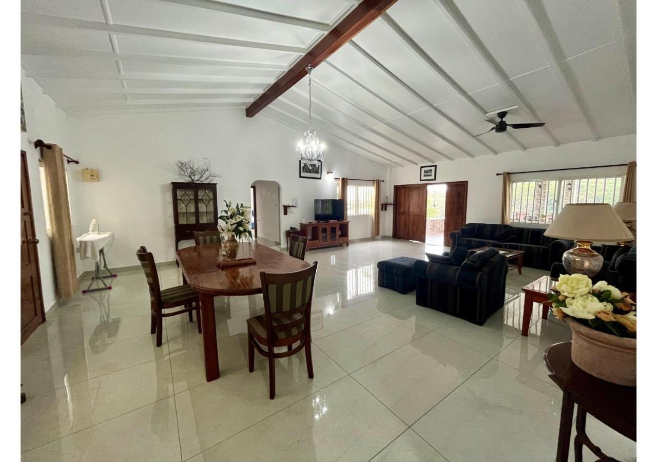Holiday Villa *